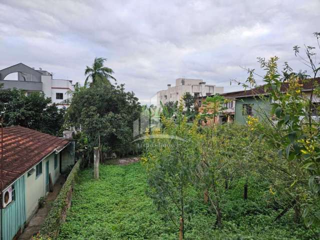 Terreno de 560 m2 a venda no bairro Saguaçú !!