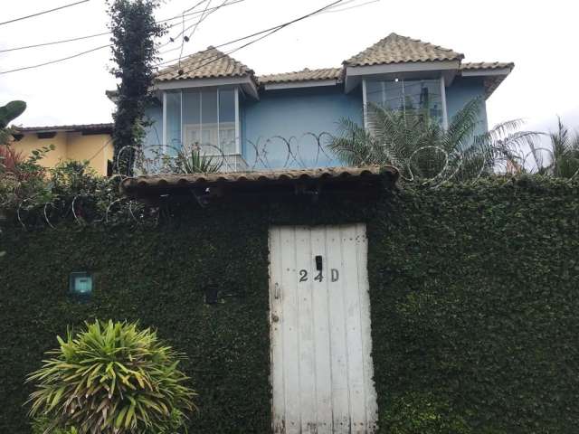 Vendo linda casa em via pública - Vargem Pequena _RJ