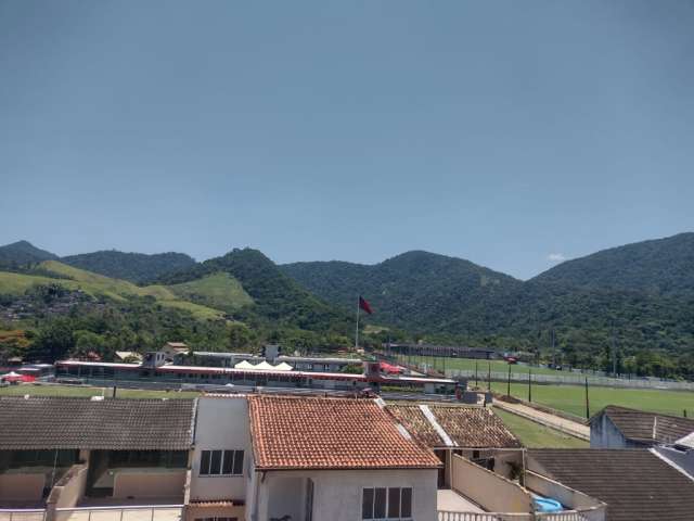 Vendo cobertura em Vargem Grande, com vista para o centro de treinamento do Flamengo.