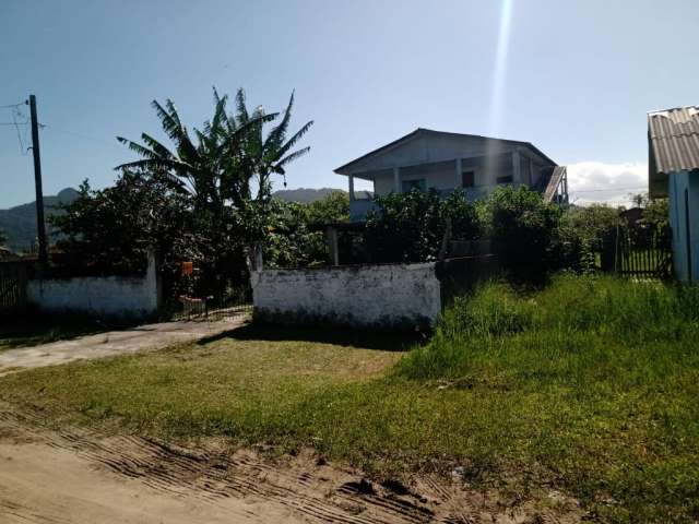 Ótima casa no bairro Rio Da Onça