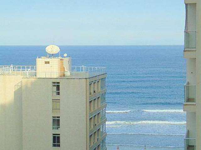 Praia das Pitangueiras - Alto padrão - Uma quadra da praia.