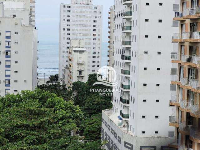 Apartamento amplo com 3 suítes e pequena vista para o mar