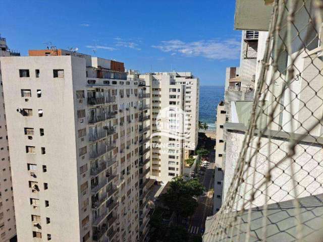 Apartamento com 3 dormitórios no Centro do Guarujá na segunda quadra da Praia das Pitangueiras