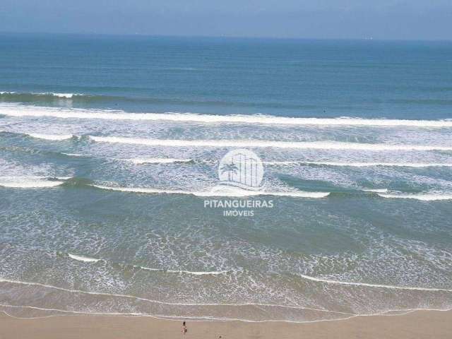 Apartamento reformado de 2 dormitórios sendo 2 suites frente ao mar na Praia das Pitangueiras.