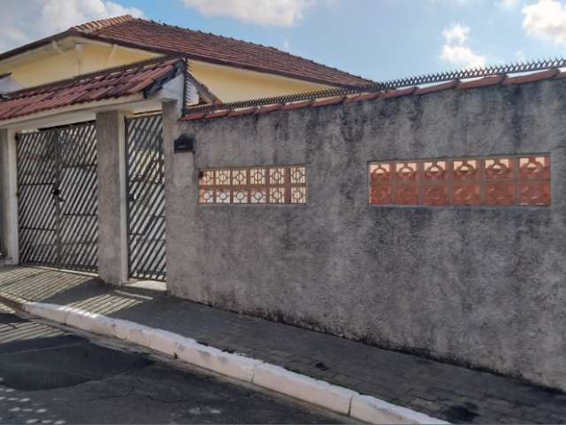 Casa Térrea com um amplo quintal