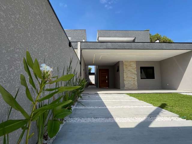 Casa com piscina e 3 suítes no Centro de Pontal do Sul