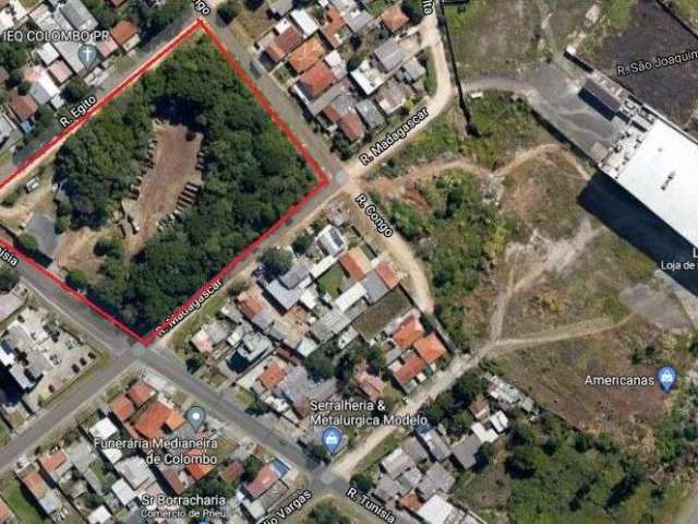 Ótima área medindo 9796,40 m², próprio para empreendimento imobiliário.