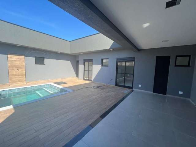 Casa com 3 suítes e piscina