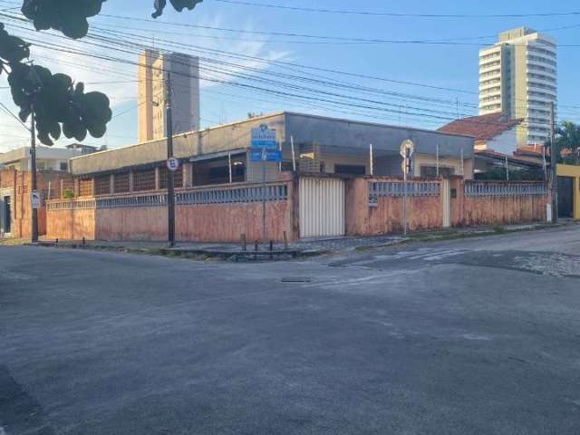 Vende um excelente imóvel com ótima localização no bairro de Fátima