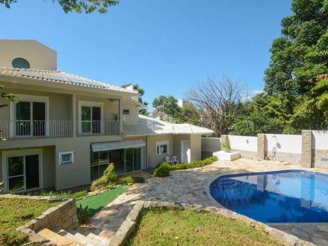 Casa em condomínio fechado à venda 5 quartos, sendo (4 suítes), piscina no Cacupé, Florianópolis/SC