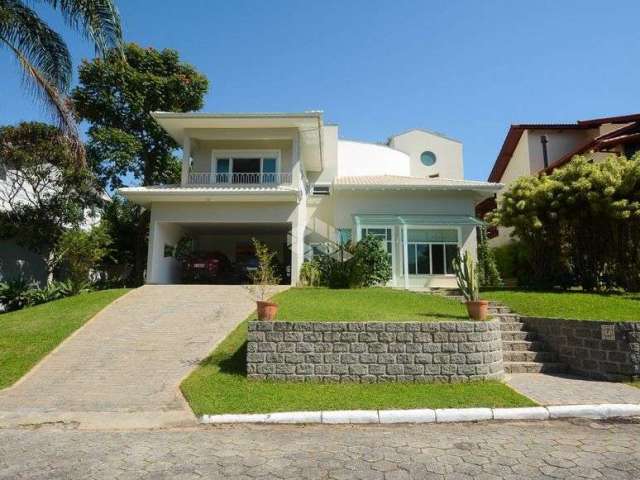 Casa em condomínio fechado à venda 5 quartos, sendo (4 suítes), piscina no Cacupé, Florianópolis/SC