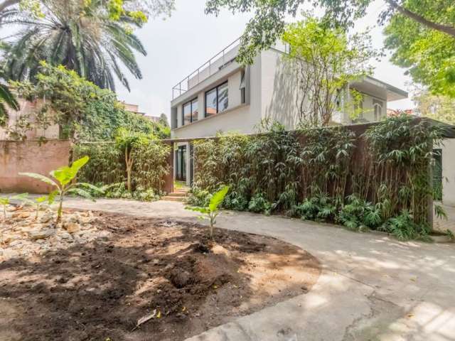 Casa tipo para venda com 3 quartos, 318m²