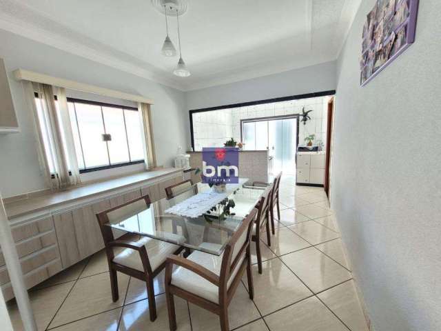 Casa à venda em Santa Bárbara D'Oeste, Jardim Laudissi, com 3 quartos, com 197 m²