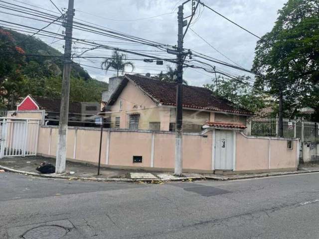 Casa em São Francisco (Comercial ou Residencial)