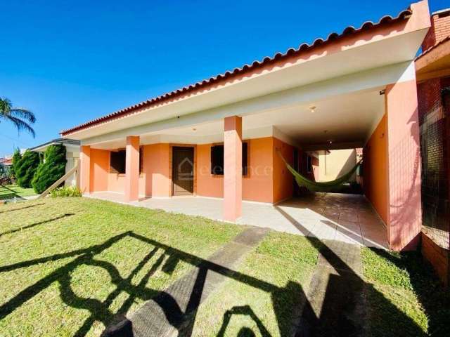 Casa com 3 quartos à venda na Das Granadas, 154, Rainha do Mar, Xangri-Lá por R$ 689.000