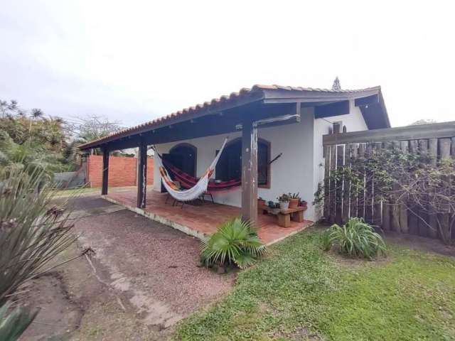 Casa em condomínio fechado com 3 quartos à venda na Rua Guatapi, 709, Atlântida, Xangri-Lá por R$ 799.990