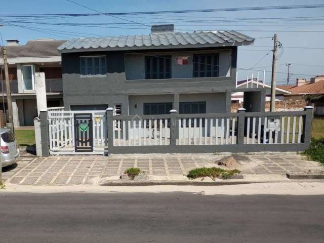 Casa com 5 quartos à venda na Beira Mar, 161, Rainha do Mar, Xangri-Lá por R$ 795.000