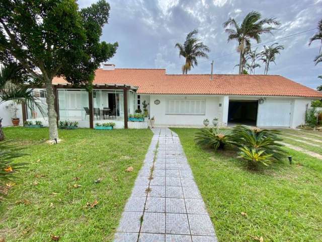 Casa em condomínio fechado com 4 quartos à venda na Miraguaia, 545, Atlântida, Xangri-Lá por R$ 1.390.000