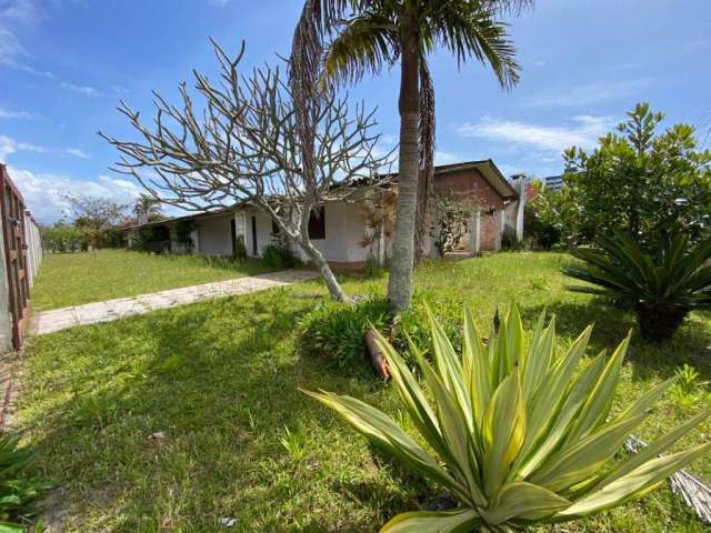 Casa em condomínio fechado com 8 quartos à venda na Zabele, 946, Atlântida, Xangri-Lá por R$ 800.000