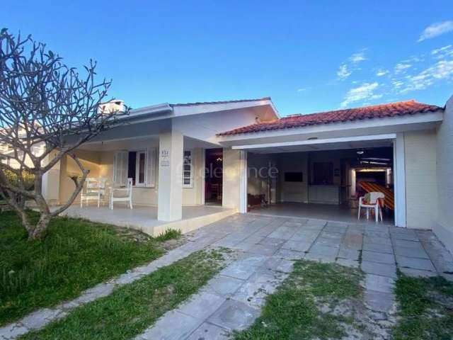 Casa em condomínio fechado com 4 quartos à venda na Rio Carreiro, 852, Centro, Xangri-Lá por R$ 890.000