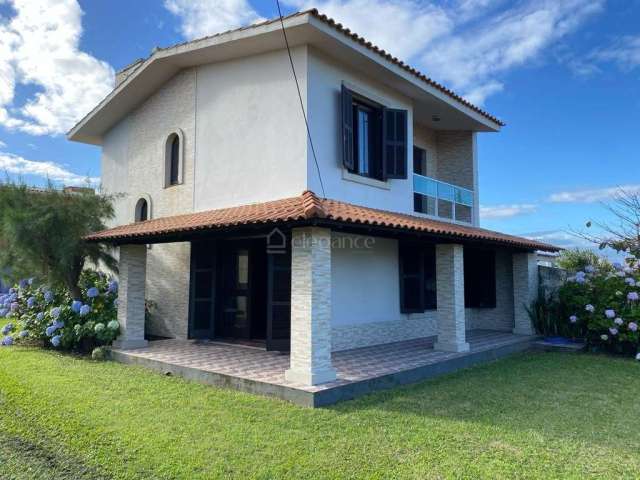 Casa com 3 quartos à venda na Rio Carreiro, 2443, Centro, Xangri-Lá por R$ 690.000