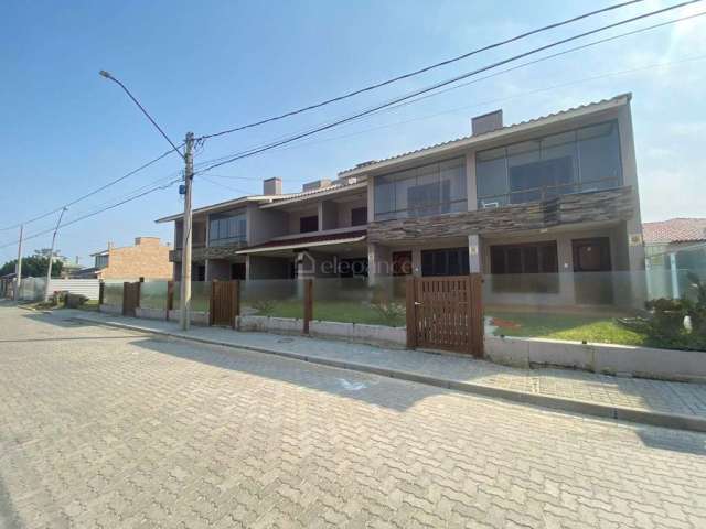 Casa em condomínio fechado com 2 quartos à venda na Avenida Beira Mar, 1117, Centro, Xangri-Lá por R$ 620.000