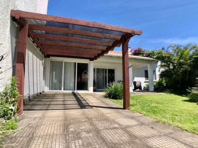 Casa com 3 quartos à venda na Rio Da Várzea, 399, Centro, Xangri-Lá por R$ 750.000