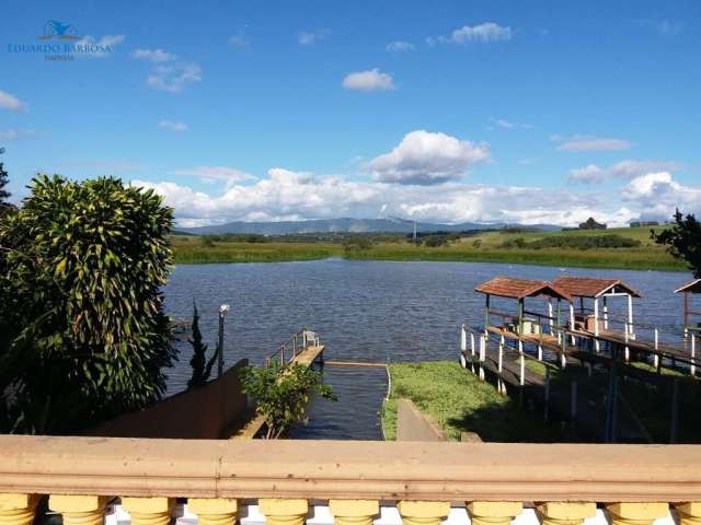 Casa na represa em Atibaia