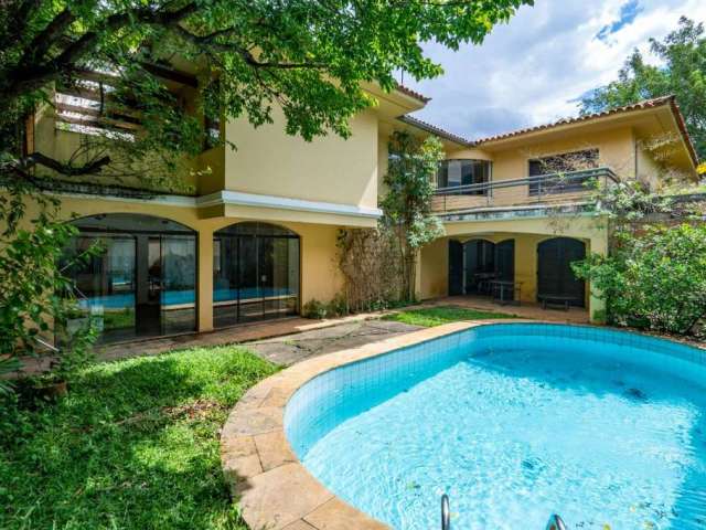 Elegante casa tipo para venda com 4 quartos, 417m²