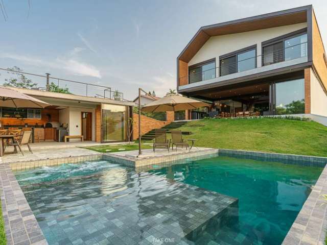 Elegante casa em condomínio para venda com 4 quartos, 622m²