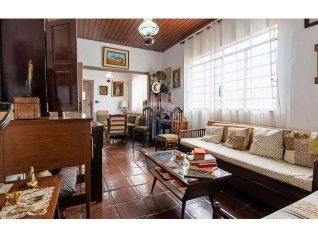 Casa histórica na Granja Julieta - 120m² A.C e 320 m² de terreno