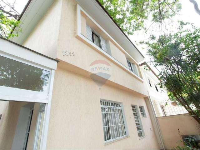 VENDE casa de esquina no Campo Belo com potencial tanto Residencial ou Comercial.