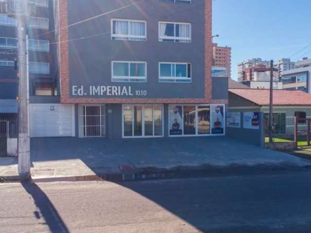 Apartamento semimobiliado no Ed. Imperial de Tramandaí