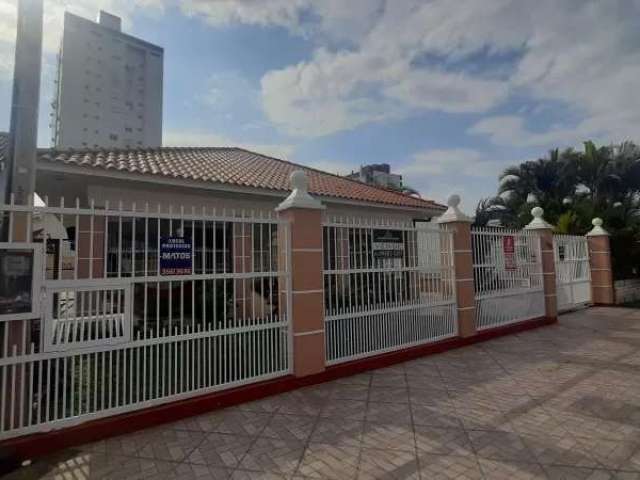 vendo casa com piscina 3 dormitórios centro Tramandaí