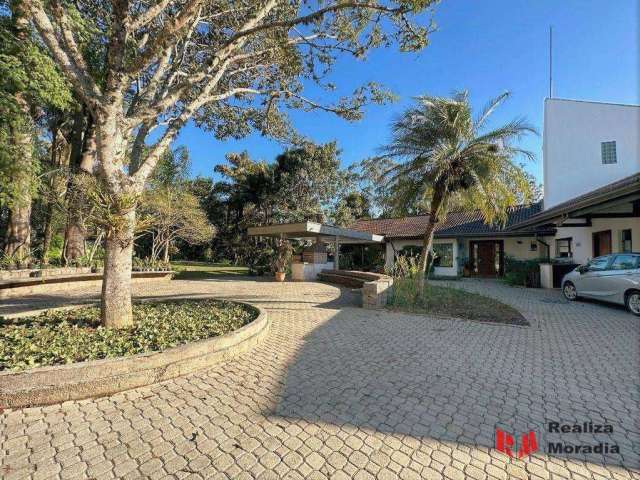 Casa em terreno de 10,490m² na Fazendinha-Granja Viana