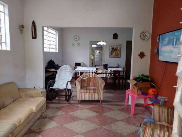 Casa com 3 dormitórios no Poço .