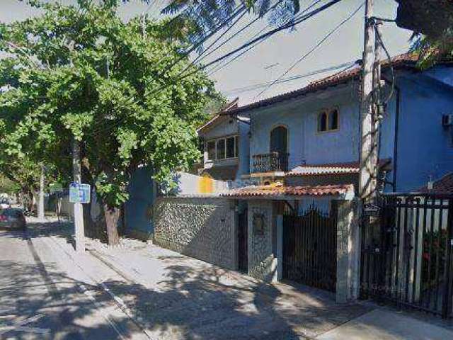 Casa  4 quartos, 3 suítes , Piscina, São Francisco, Niterói.