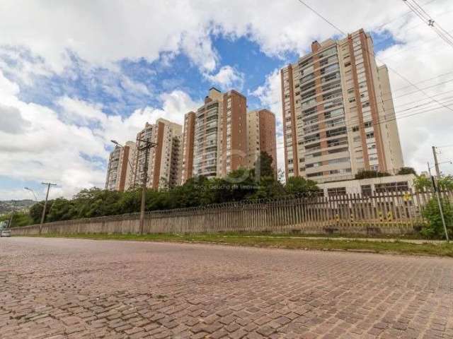 Amplo terreno com cerca de 5.900m², fazendo frente à Rua Joaquim Porto Villanova. Próximo à Av. Ipiranga e comércio local.