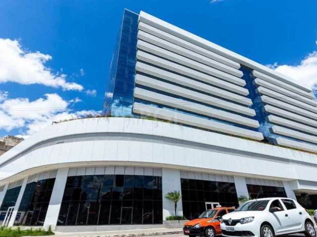 Sala comercial para locação no bairro Floresta, com aproximadamente 36,77m²  de área privativa, 01 banheiro, 01 vaga de estacionamento para 01 carro, posição solar oeste. Portaria 24hs, elevadores, sa