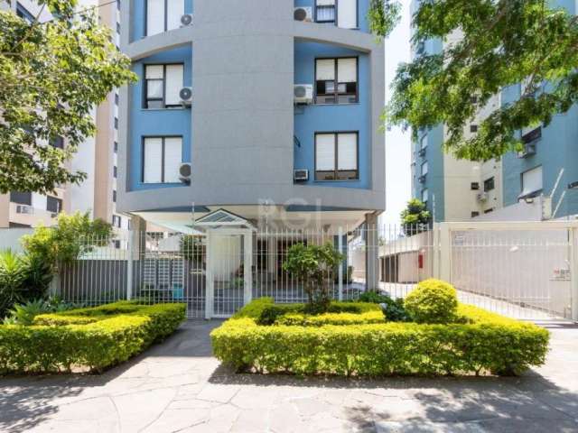 APARTAMENTO 02 DORMITÓRIOS | BAIRRO MENINO DEUS&lt;BR&gt;&lt;BR&gt;Lindo apartamento 02 dormitórios, sendo uma suíte, sacada com churrasqueira, cozinha,  living dois ambientes, área de serviço com saí