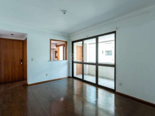 APARTAMENTO 02 DORMITÓRIOS | BAIRRO MENINO DEUS&lt;BR&gt;&lt;BR&gt;Lindo apartamento 02 dormitórios, sendo uma suíte, sacada com churrasqueira, cozinha, área de serviço, living dois ambientes, área de