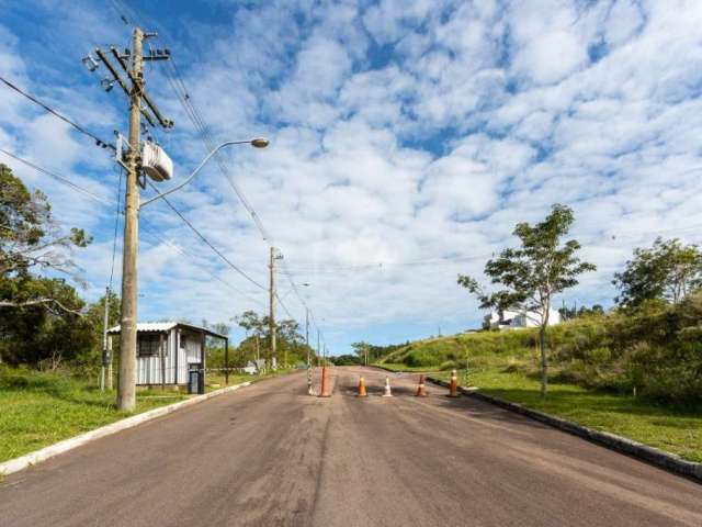 Terreno pronto para construir. Lote 33&lt;BR&gt;Com infraestrutura de água, luz, esgoto e ruas asfaltadas.&lt;BR&gt;Localizado próximo a Av. Juca Batista.&lt;BR&gt;Possui uma linda vista para o Guaíba