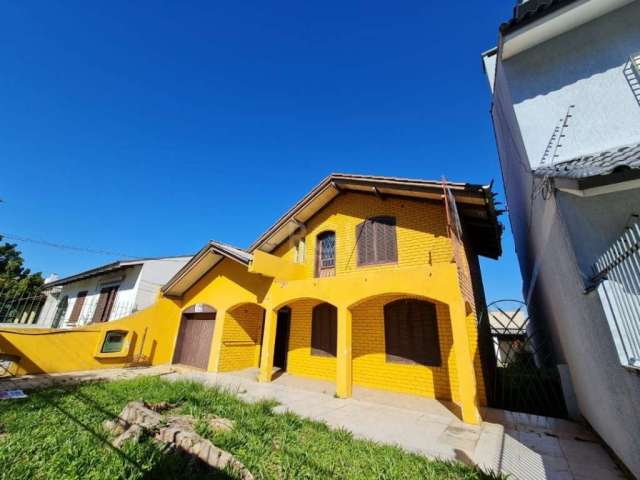 Terreno 15 x 20, casa com 3 dormitórios banheiro, opção 4 dormitório, parte inferior com salão com churrasqueira, cozinha, área de serviços e garagem... Dependência completa. Pátio em frente e nos fun