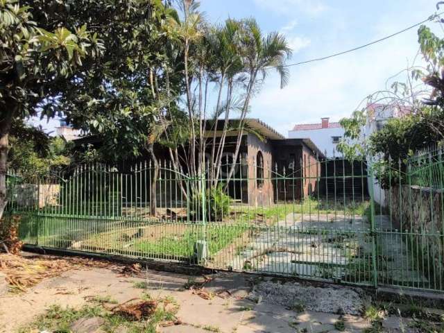 Excelente oportunidade! Casa térrea à venda em Porto Alegre, no bairro Rubem Berta. &lt;BR&gt;(Imóvel necessita de reformas - valor reduzido para cobrir reformas)&lt;BR&gt;&lt;BR&gt;Com 3 dormitórios 