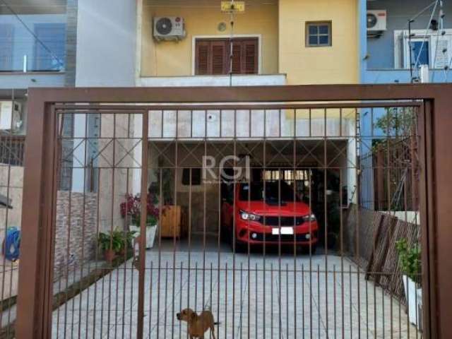 Casa no Loteamento Portal do Guarujá, Bairro Espirito Santo&lt;BR&gt;Com 3 dormitórios sendo uma suíte com sacada e opção para o 4º dormitório no 3º pavimento.  Living dois ambientes, cozinha ampla, d