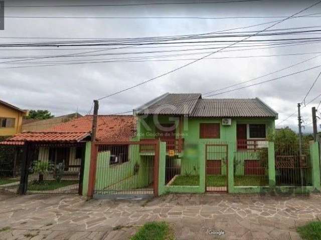 Excelente casa de alvenaria 204m² de área, com 4 dormitórios, sendo 1 suíte, 2 banheiro social, 2 living ( estar e jantar ), cozinha, área de serviço, área de lazer com churrasqueira e canil. Garagem 