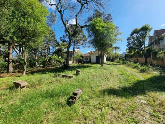 Terreno para venda no bairro Jardim Isabel, medindo 21 metros de frente por 212 de comprimento. Terreno a poucos metros da avenida Coronel Marcos e próximo ao colégio João Paulo.