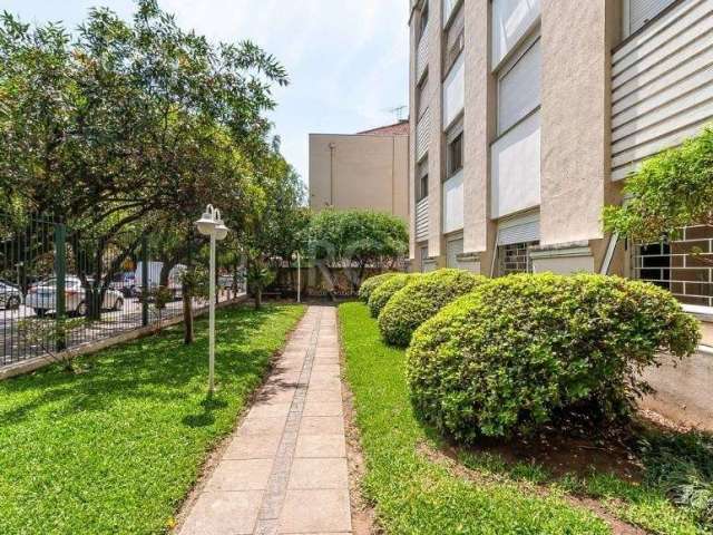 Vende-se apartamento de 2 dormitórios com dependência de empregada (a qual foi integrada a cozinha) , área de serviço, banheiro auxiliar e social, espera de Split na sala e dormitório de casal. Esquad