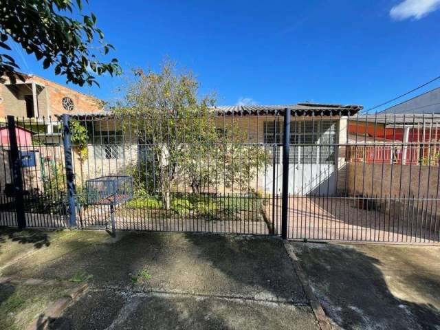 Ótima residência localizada no bairro Lomba do Pinheiro de frente para uma área de Preservação Ambiental!&lt;BR&gt;São 2 casas no pátio:&lt;BR&gt;Casa da frente: Sala, Cozinha, Banheiro , 2 Dormitório