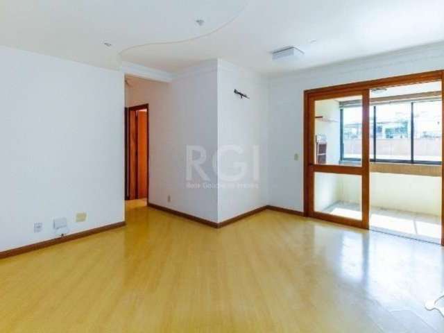 Apartamento andar alto, vista livre, 02 dormitórios, sendo um suíte, todo reformado com elétrica e hidráulica trocada, piso laminado, sacada com churrasqueira, bem ensolarado, 1 vaga de garagem escrit